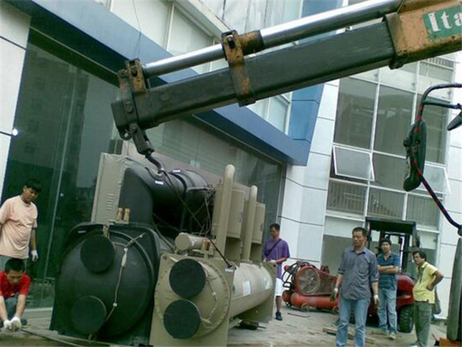 芦溪县随车吊和汽车吊的核心区别是什么？哪种更省钱？