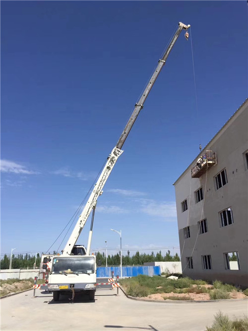 芦溪县“轻装强干”—— 吊车的 “轻量化臂架” 技术