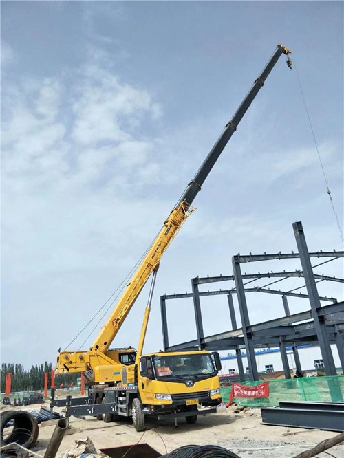 芦溪县超高层建筑钢结构吊装案例